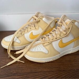 Nike Dunk High Pale Vanilla